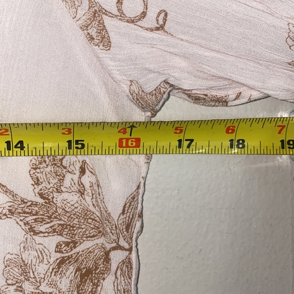 🦋Sheer button-up flower patterned long sleeved top! - Picture 5 of 8